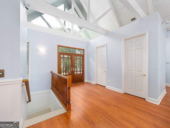 4th image of 146 Royal Dr