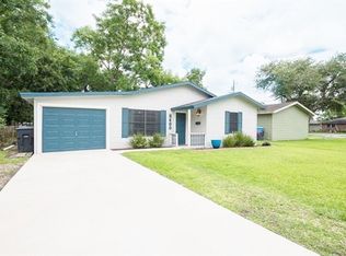 5400 Baird St, Groves, TX 77619