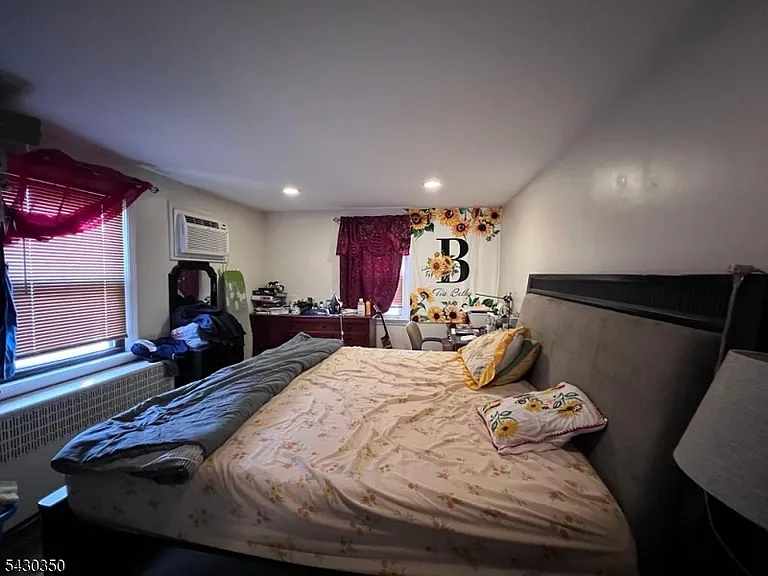 301 W Elm St — Photo 10
