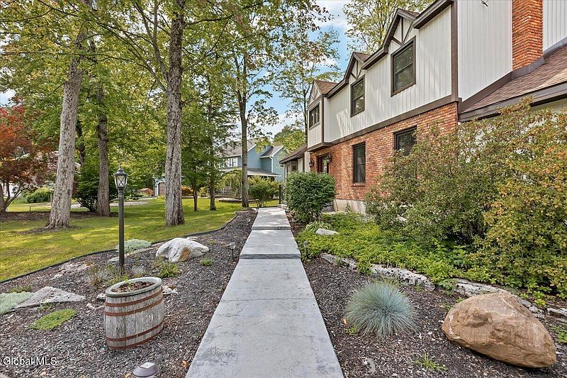 4th image of 17 Bittersweet Lane
