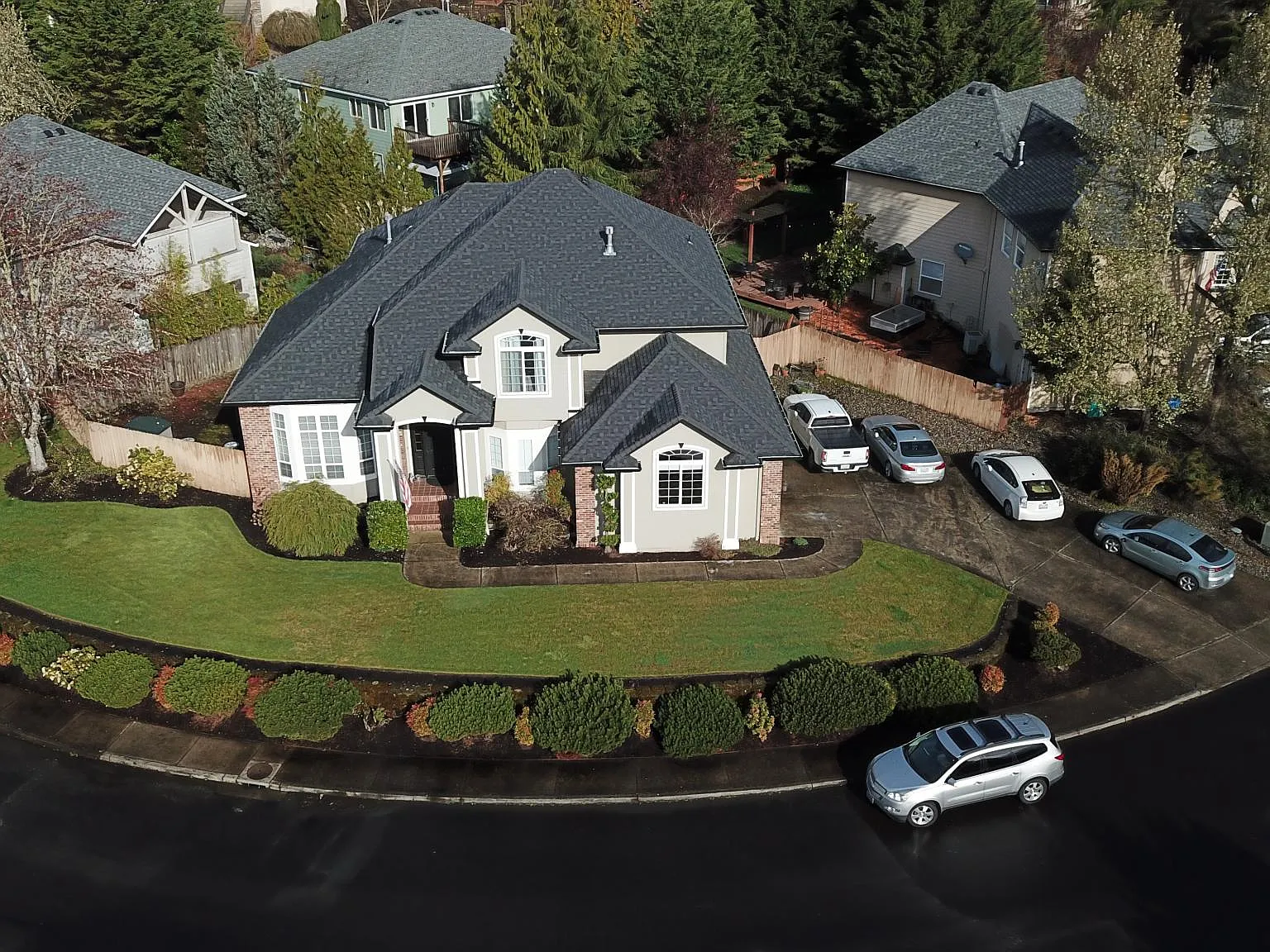 4 bed, 2.5 bath, 2951 sqft, $995 — Photo 1