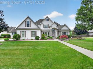 8328 Parkside Dr, Grand Blanc, MI 48439