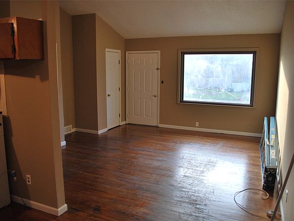 2nd image of 811 SE Browning Ave