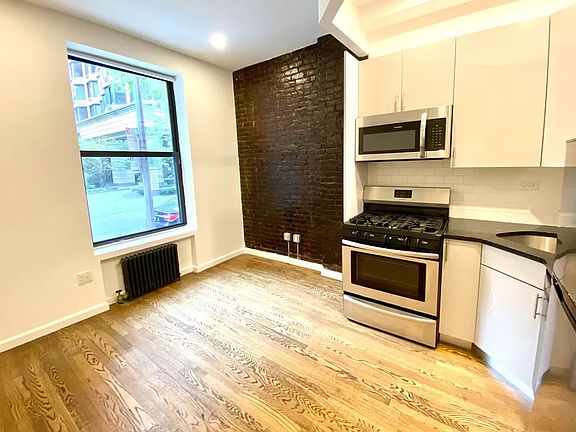 2nd image of 247 E 39th St APT 1A