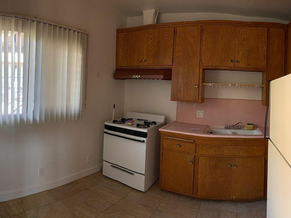 2nd image of 901 N Inglewood Ave #6