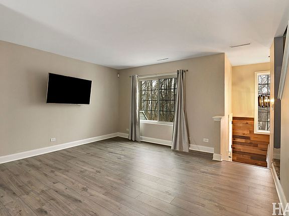 5th image of 283 W Whispering Oaks Ln