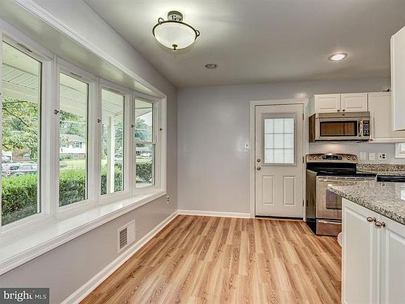 3rd image of 7708 Arlen St