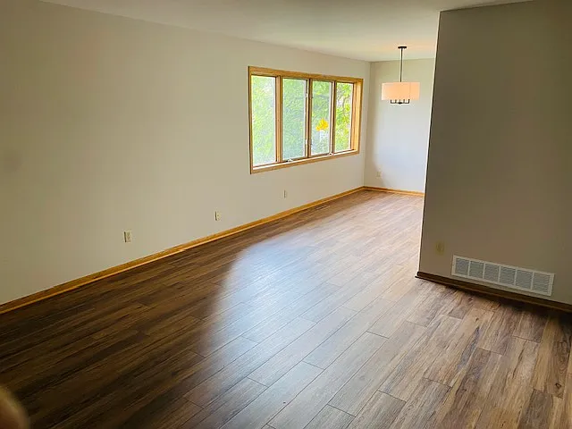 627 Lowry Ave NE — Photo 4
