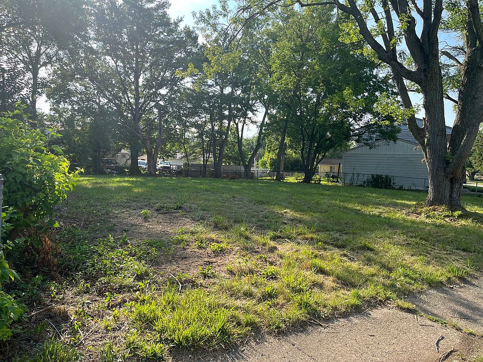 2nd image of 3220 Macarthur Ln