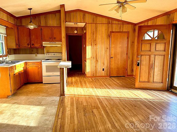 5th image of 5025 Pecan Dr