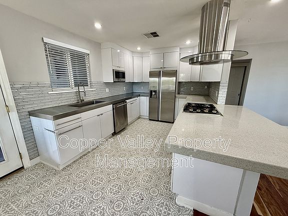 4th image of 501 W Glenrosa Ave