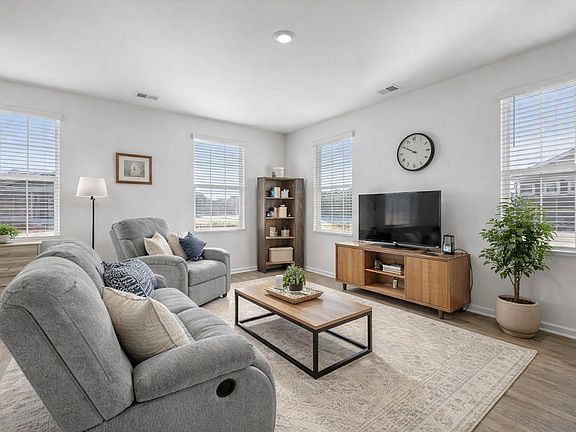 3rd image of 6302 Maple Glen Dr #3081
