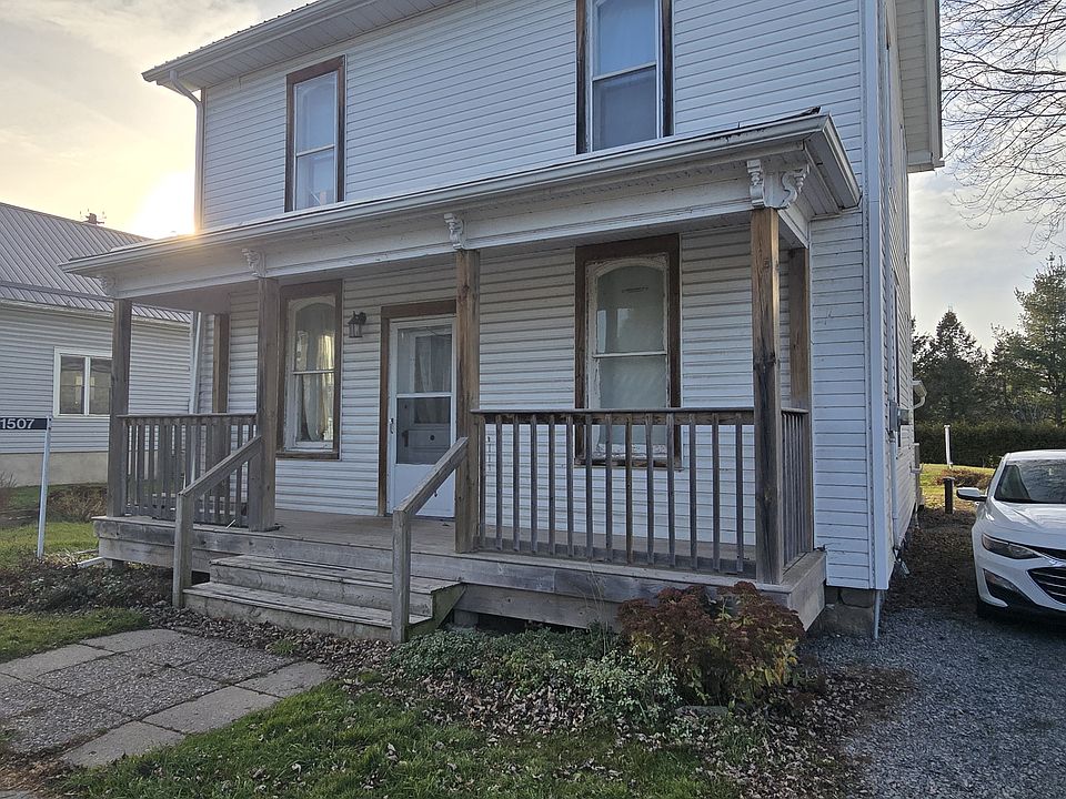 1st image of 11507 Queen St W