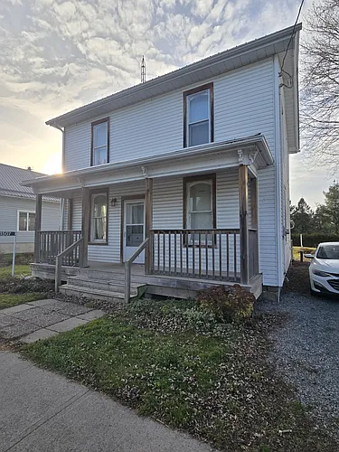 11507 Queen St W Photo 1