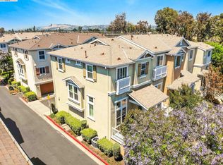 300 Old Oak Ln UNIT 1, Hayward, CA 94541