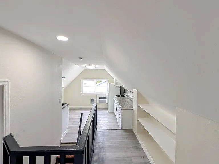 330 Roosevelt Ave — Photo 14