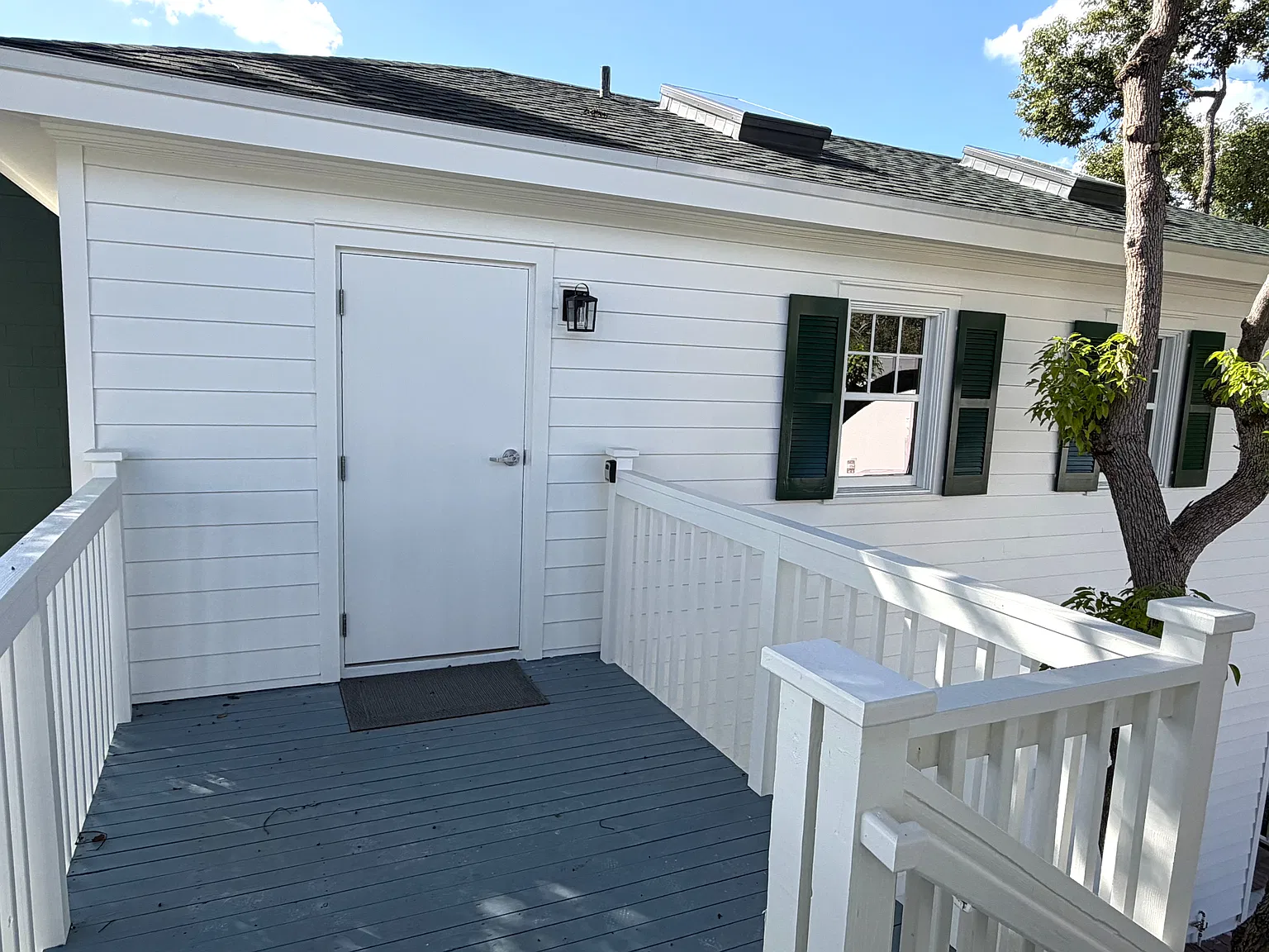 Studio, 400 sqft, $2,500 — Photo 3