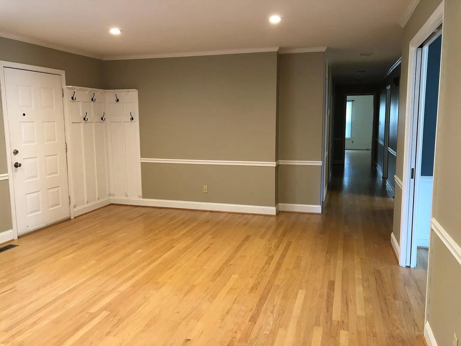 3 bed, 2.5 bath, 2108 sqft, $2,000 — Photo 2