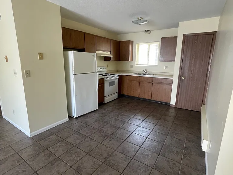 1010 5th Ave S #3 — Photo 2