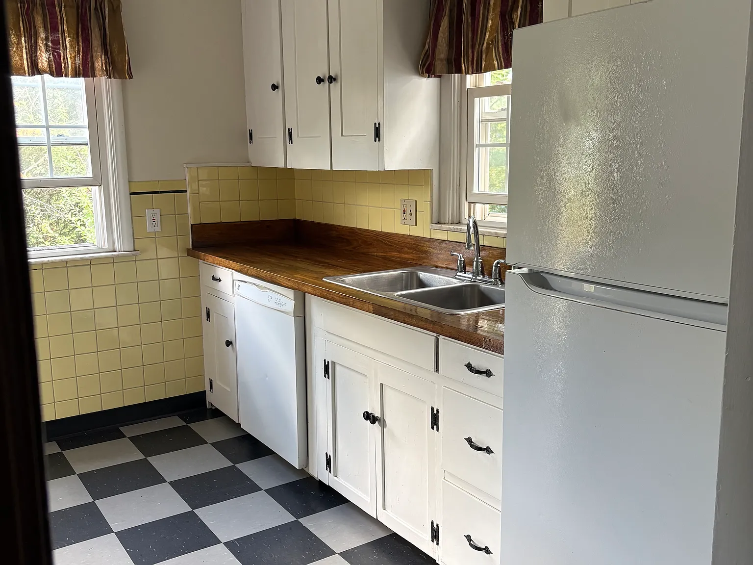 3 bed, 1450 sqft, $1,350 — Photo 2