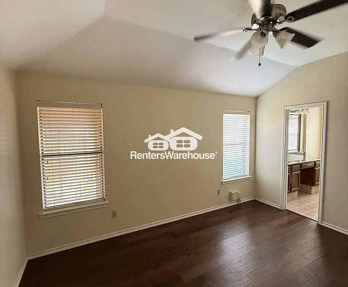244 Nixon St — Photo 11