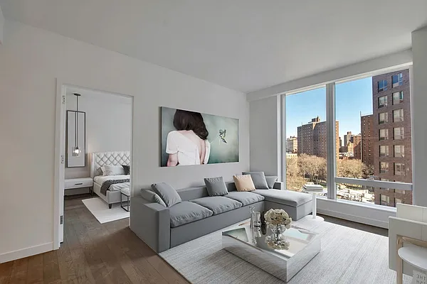 Rented by Extell Marketing Group LLC | media 25