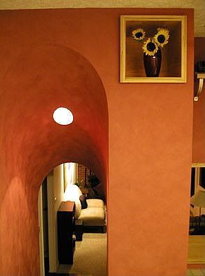 Arch stairs from kitchen to family room