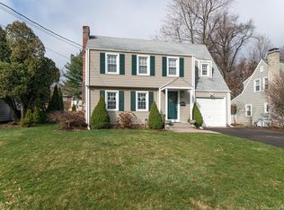 17 Greenhurst Rd, West Hartford, CT 06107