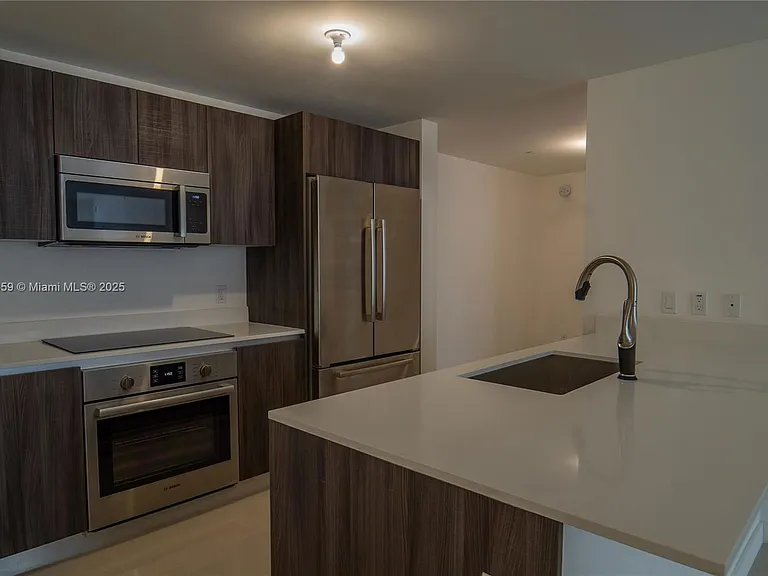 488 NE 18th St #1809 — Photo 5