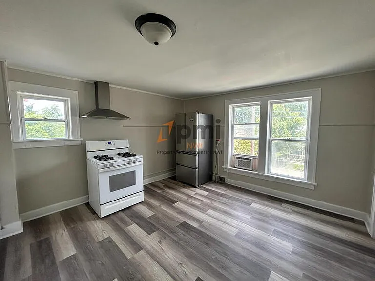 215 Lafayette St #1 — Photo 3