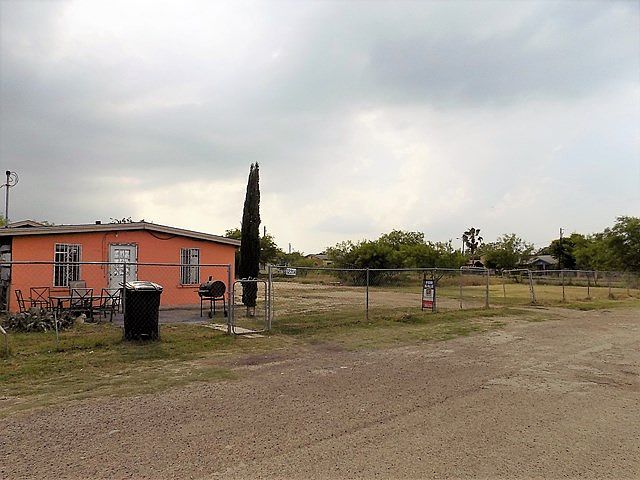 2nd image of 3221 Calle Ela
