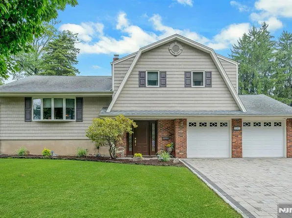 230 Kociemba Dr, River Vale, NJ 07675
