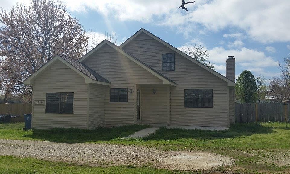 1st image of 2916 Blueberry Ln