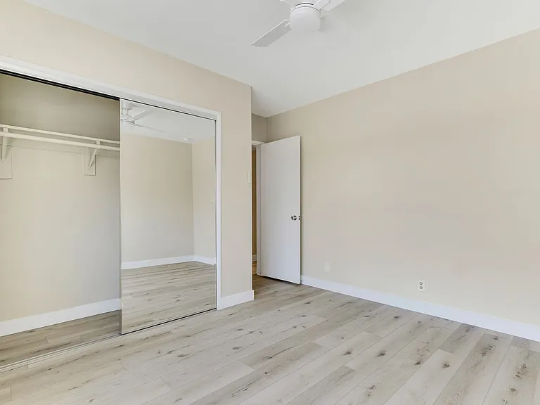 1690 E Hillcrest Dr — Photo 8