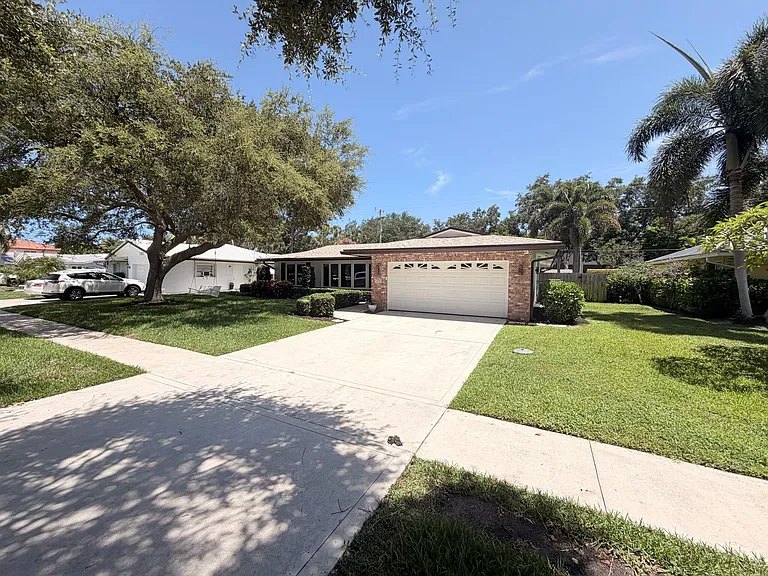 1390 NW 4th St — Photo 38