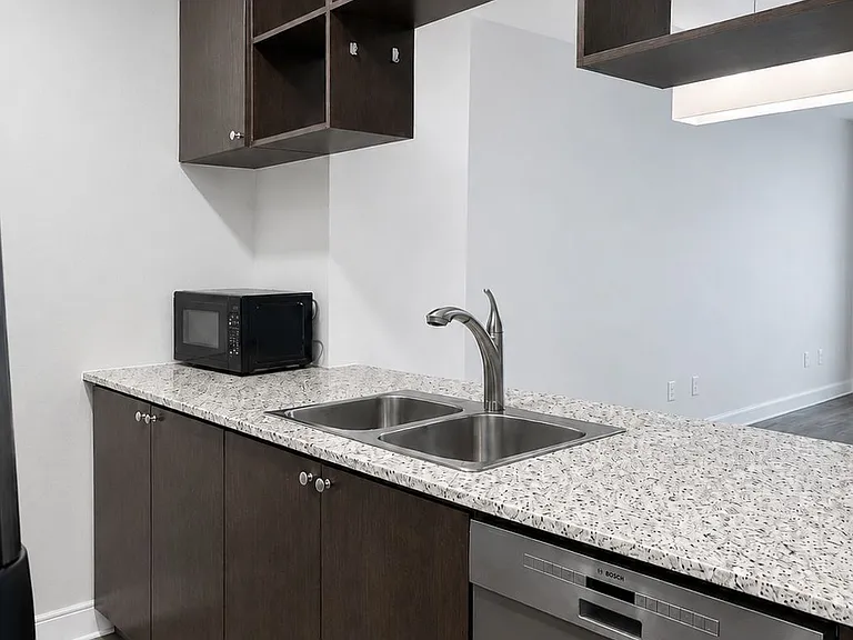 330 Village Green Sq #41 — Photo 8