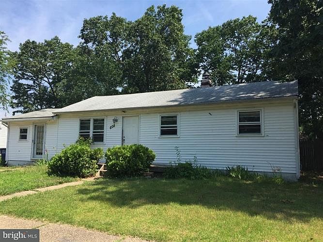 2nd image of 608 Berkeley Dr