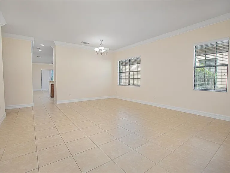 13130 Woodford St — Photo 4