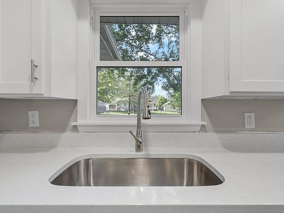 4th image of 1004 Joy St