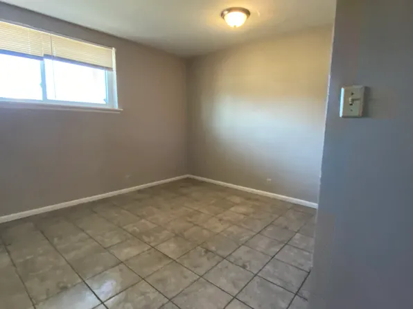 907 E 12th Ave #111, Hutchinson, KS 67501