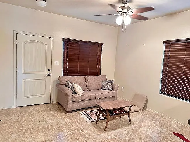 3 bed, 1422 sqft, $1,800 — Photo 2