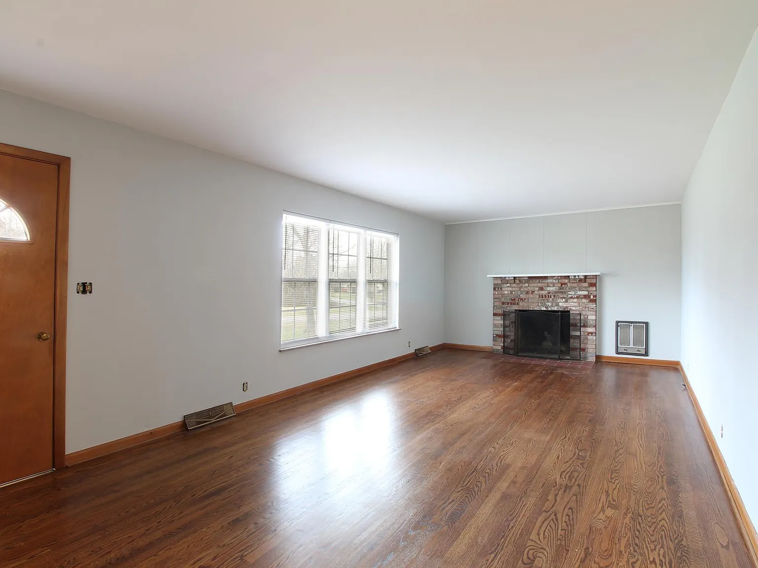 4 bed, 2.5 bath, 2127 sqft, $2,200 — Photo 4