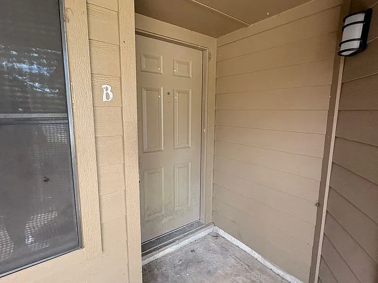 12406 Coronet St — Photo 3