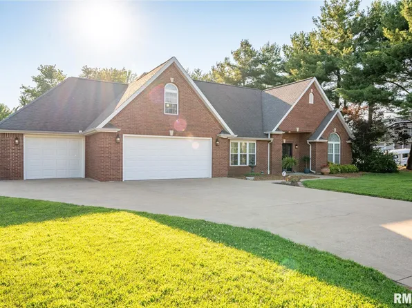 1600 S Eugene Ln, Marion, IL 62959