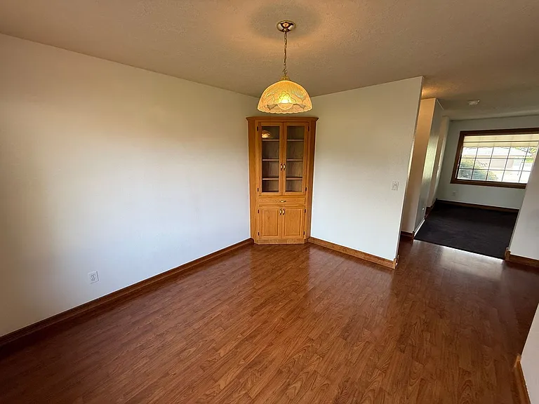 460 SE Conifer Pl — Photo 17