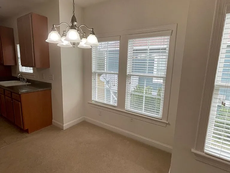 605 Viccars Ln — Photo 4
