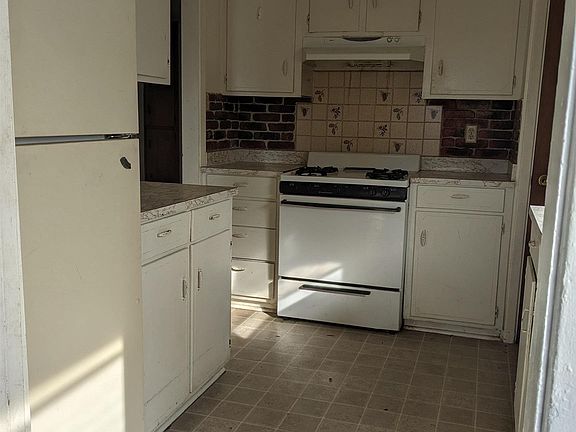 4th image of 817 N Gold St