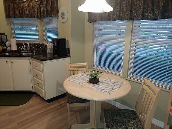 4th image of 1 Bayberry Dr