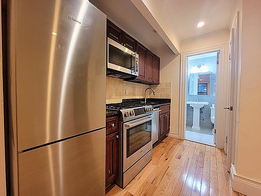 5th image of 309 E 37th St #3X