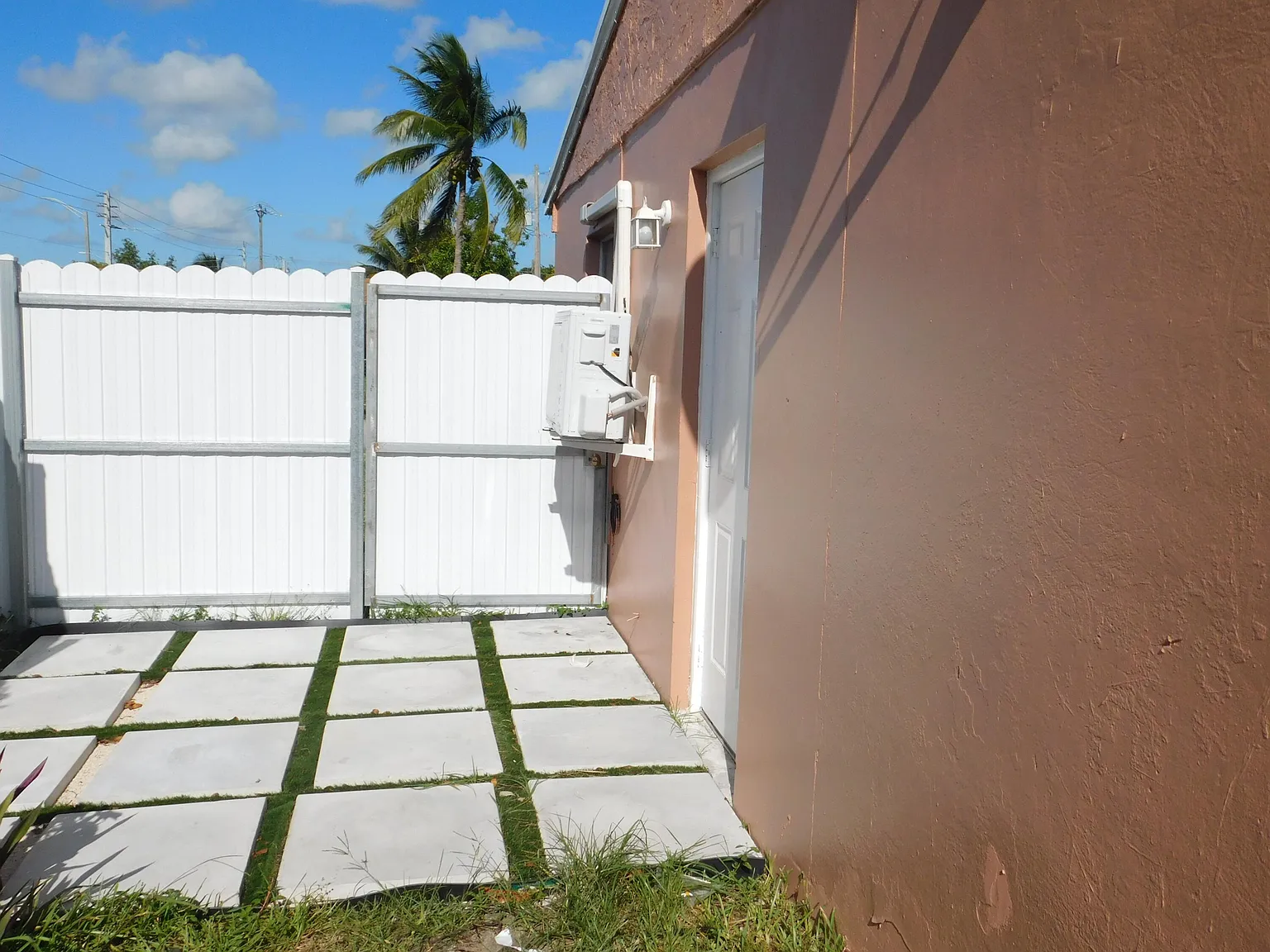 1 bed, 1.0 bath, 1190 sqft, $1,300 — Photo 3